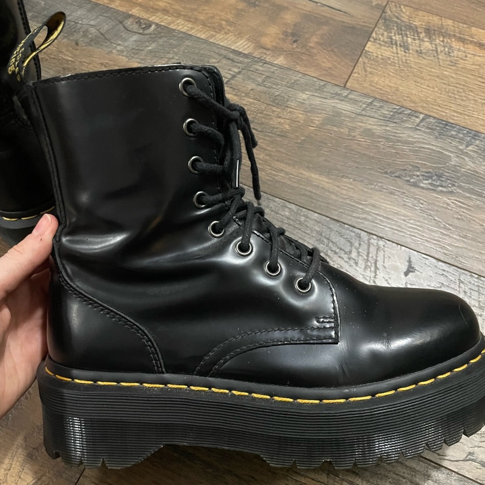 Dr. Marten’s Jadon Boot Smooth Leather Platforms in Black - USA Size 8 Unisex